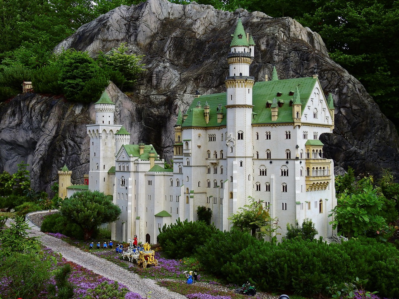 Fra LEGOLANDs sus til campingpladsens ro: overnatning tæt på LEGOLAND giver jer begge dele